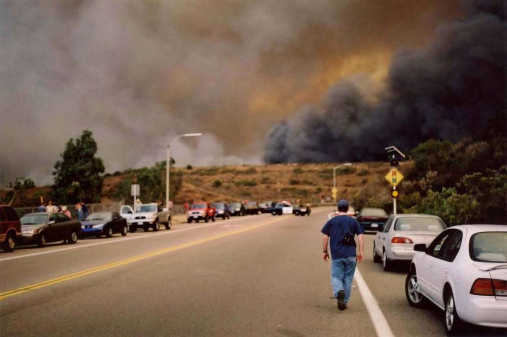 San Diego Cedar Fire 2003 cars evacuees smoke