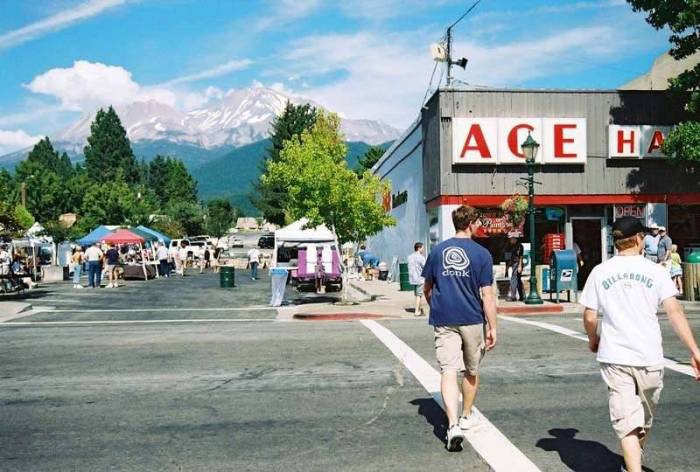 Mt Shasta California mountain Ace Hardware farmers market