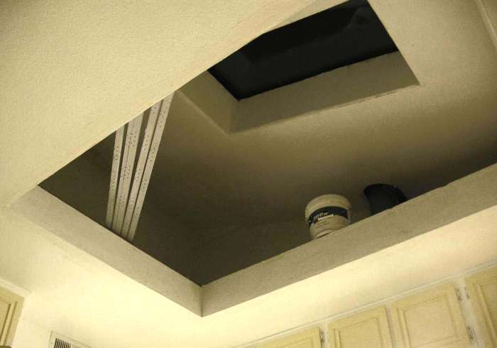 Skylight enclosure trim