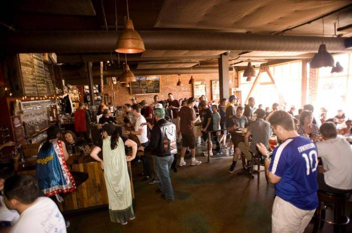 Blind Lady Ale House Cape Run 2012 after run crowd pizza