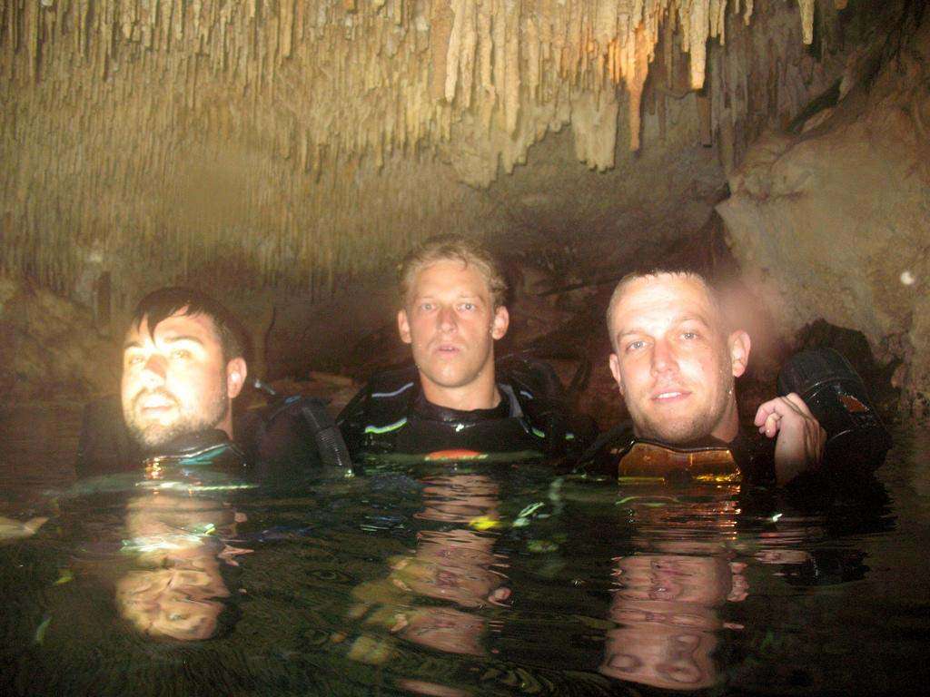 Mexico Cancun cenote dive unerwater cavern stalactites
