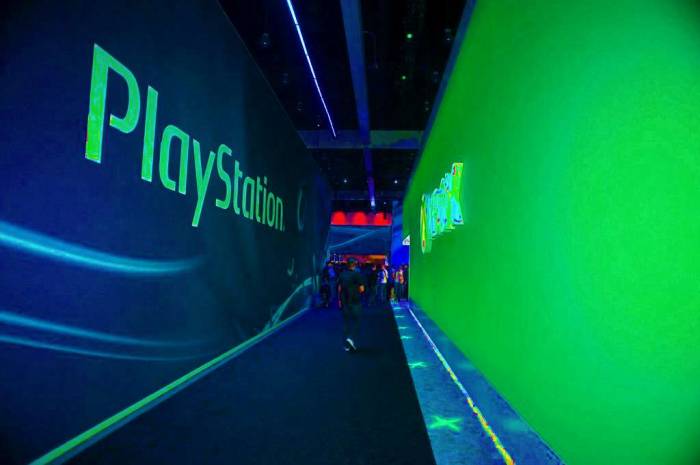 E3 2013 Playstation XBox booths walls