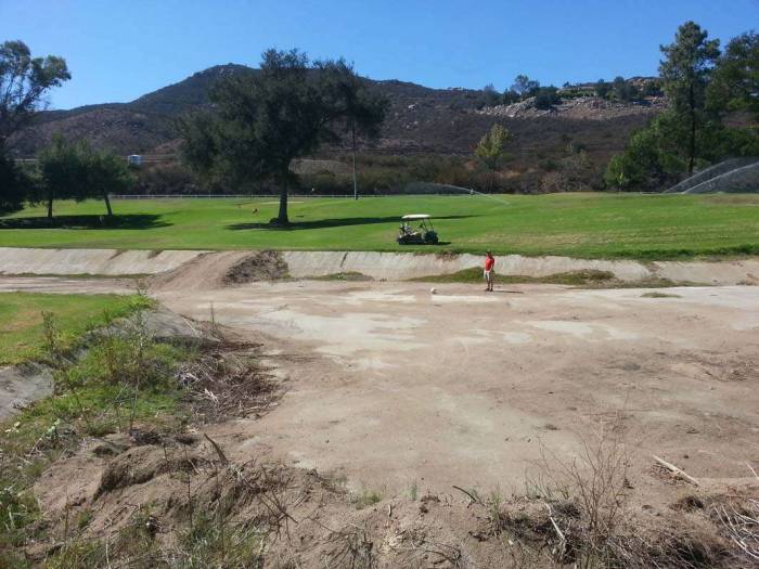 Footgolf dirt chip bunker golf cart