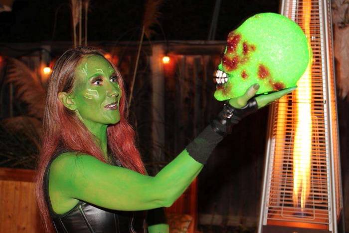 Halloween costume Gamora spontaneous Hamlet
