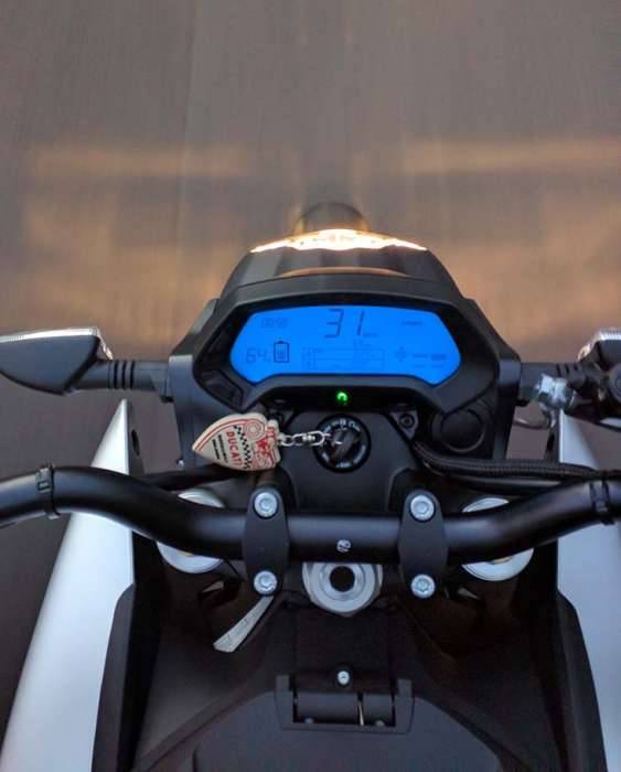 Motorcycle Zero S gauges riding