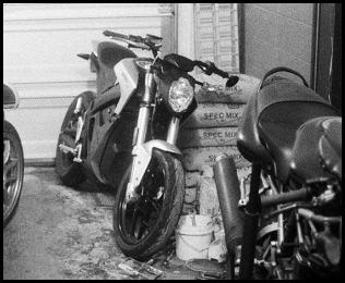 Garage concrete bags motorcycles 3000GT