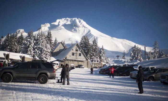 Mt Hood snowboard parking lot view peak