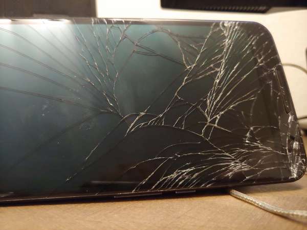 Cracked screen Nexus 6 rip