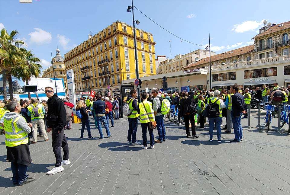 France Nice train station yellow vests