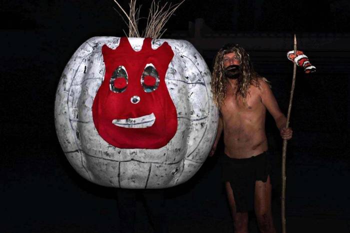 Castaway couples costume Wilson