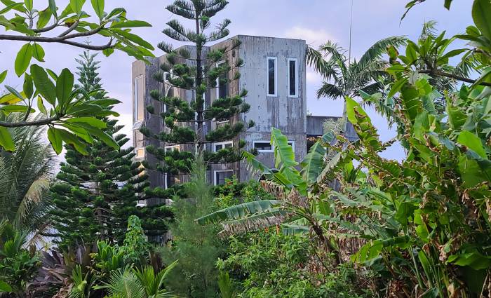 Kehena house concrete brutalist