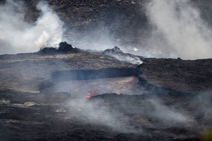 Hawaii volcanos national park lava bed telephoto