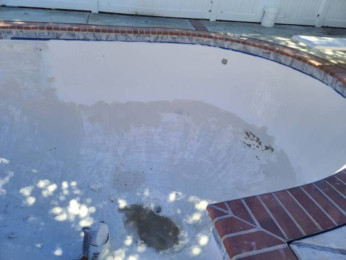 Fiberglass in-ground pool resurface starting glass