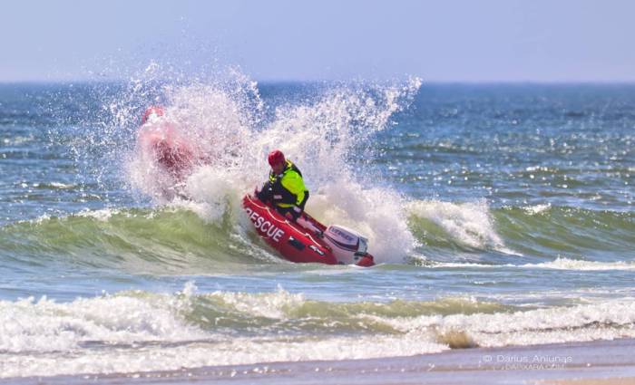 Lifeguard boat in ankle break