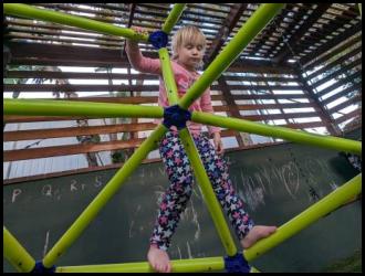 Dome play structure